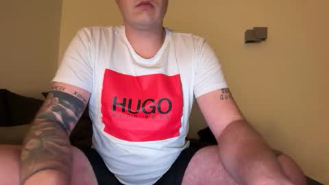 Snapshot of uncutedaustria chatting on 11.06.25 Tom online show from 11.06.25