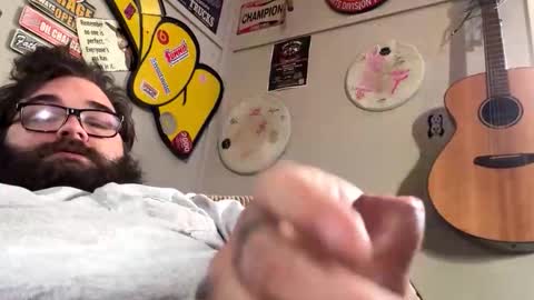 Snapshot of uncuttruss chatting on 11.21.25 uncuttruss online show from 11.21.25