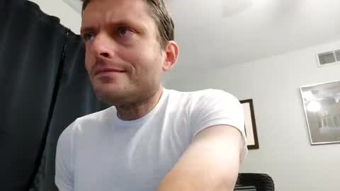 Snapshot of undress_me_ chatting on 11.25.25 undress me online show from 11.25.25