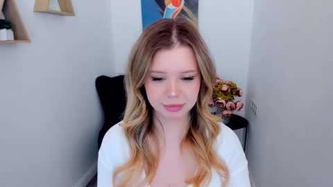 Snapshot of unforgettablalice chatting on 03.24.26 Alice online show from 03.24.26