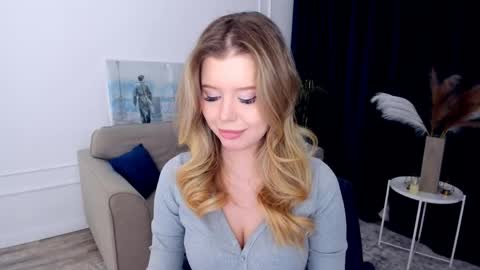 Snapshot of unforgettablalice chatting on 04.16.26 Alice online show from 04.16.26