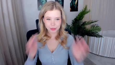 Snapshot of unforgettablalice chatting on 04.22.26 Alice online show from 04.22.26