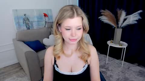 Snapshot of unforgettablalice chatting on 04.25.26 Alice online show from 04.25.26