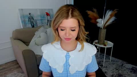 Snapshot of unforgettablalice chatting on 05.27.26 Alice online show from 05.27.26