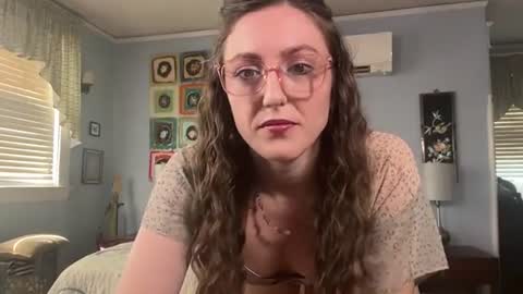 Lola Moonstone online show from 06.14.26