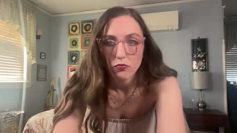 Lola Moonstone online show from 06.21.26