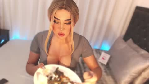 Snapshot of unloadedcumxxx chatting on 09.28.25 Miss online show from 09.28.25