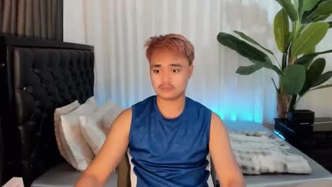 Snapshot of unloadedcumxxx chatting on 10.05.25 Miss online show from 10.05.25