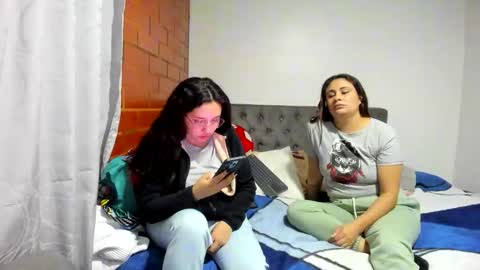 Snapshot of until_wet chatting on 12.19.25 Kary and jhoa online show from 12.19.25