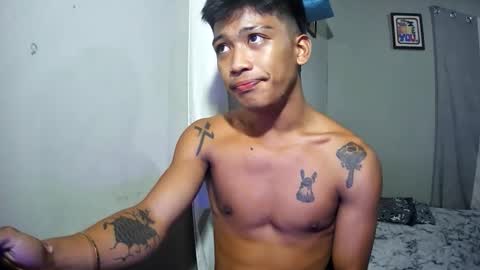 Snapshot of ur_asianpinoy chatting on 11.03.25 ur_asianpinoy online show from 11.03.25