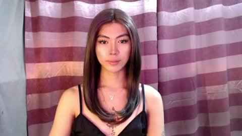 Snapshot of ur_extra_petite chatting on 06.26.26 online show from 06.26.26