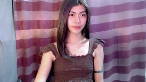 Snapshot of ur_extra_petite chatting on 06.27.26 online show from 06.27.26