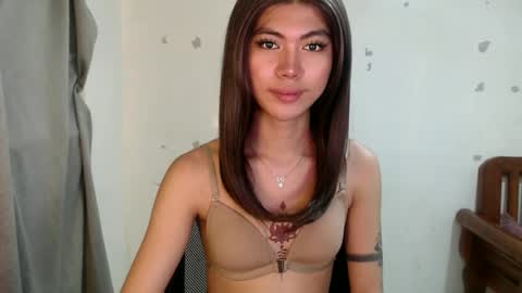 Snapshot of ur_extra_petite chatting on 07.08.26 online show from 07.08.26