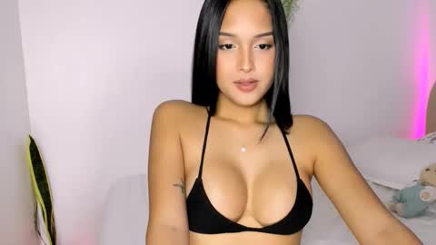 Snapshot of ur_mija_veronica chatting on 03.05.26 Veronica Lodge online show from 03.05.26