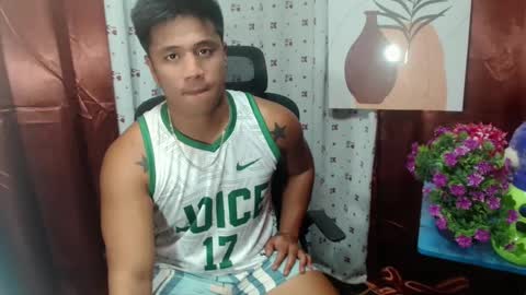 Snapshot of ur_pinoydave chatting on 12.10.24 Dave online show from 12.10.24