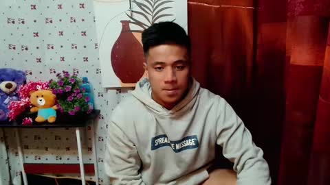 Snapshot of ur_pinoydave chatting on 01.06.25 Dave online show from 01.06.25