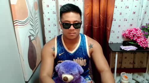 Snapshot of ur_pinoydave chatting on 02.04.25 Dave online show from 02.04.25