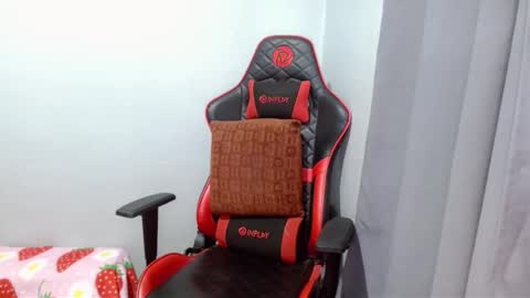 Snapshot of urasian_kentoyxx77 chatting on 10.24.25 Kentoy online show from 10.24.25