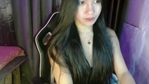 Snapshot of urasiansexbombgirlxxx chatting on 12.08.24 Elizabeth online show from 12.08.24