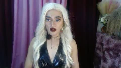 Snapshot of urcumgirlasiants chatting on 09.19.25 KENDALL online show from 09.19.25