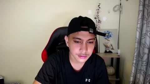 Snapshot of urcuteguy_jhonx chatting on 10.21.25 Dannie online show from 10.21.25