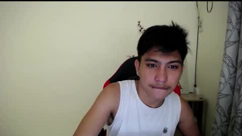 Snapshot of urcuteguy_jhonx chatting on 11.04.25 Dannie online show from 11.04.25