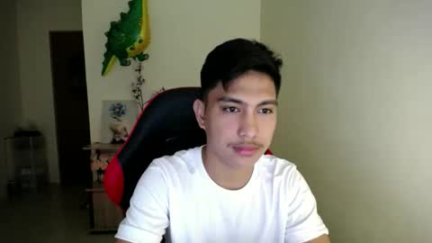 Snapshot of urcuteguy_jhonx chatting on 11.14.25 Dannie online show from 11.14.25