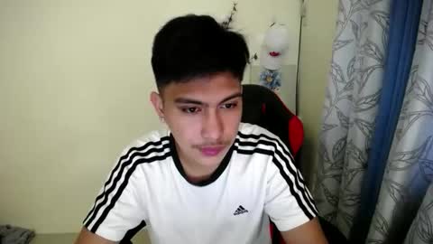 Snapshot of urcuteguy_jhonx chatting on 11.28.25 Dannie online show from 11.28.25