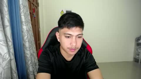 Snapshot of urcuteguy_jhonx chatting on 12.14.25 Dannie online show from 12.14.25