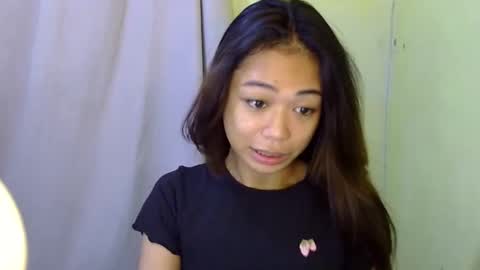 Snapshot of urfantacyjamaica chatting on 11.29.25 ayumi reacher online show from 11.29.25