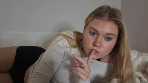 Snapshot of urfavcollegegirl chatting on 11.11.25 Maryia Kay online show from 11.11.25