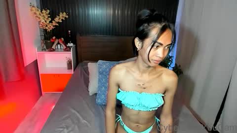 Snapshot of urfavouriteaddiction chatting on 10.15.25 Rianne online show from 10.15.25