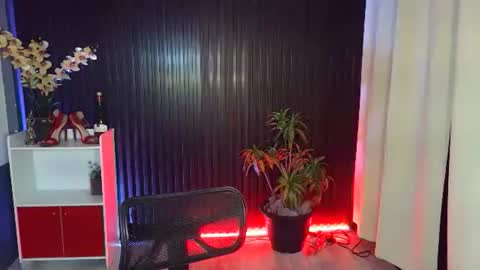 Snapshot of urfavouriteaddiction chatting on 11.20.25 Rianne online show from 11.20.25