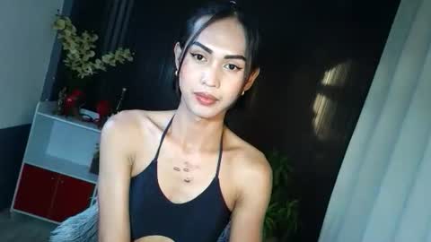 Snapshot of urfavouriteaddiction chatting on 11.25.25 Rianne online show from 11.25.25