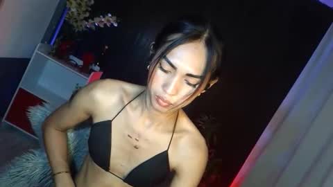 Snapshot of urfavouriteaddiction chatting on 11.25.25 Rianne online show from 11.25.25