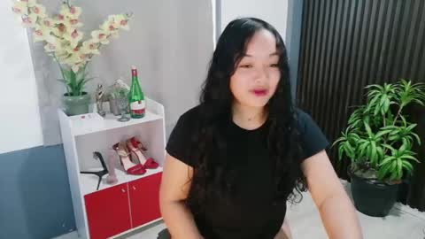 Snapshot of urfavouritecravings chatting on 12.16.25 Scarlet online show from 12.16.25