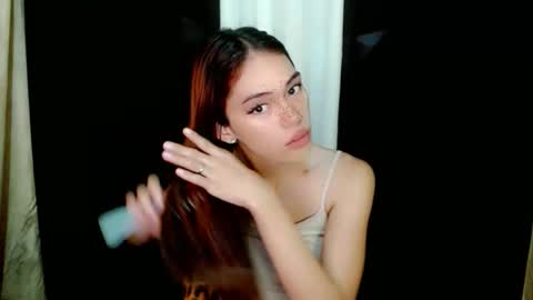 Snapshot of urgirl_leah chatting on 10.14.25 Leah online show from 10.14.25