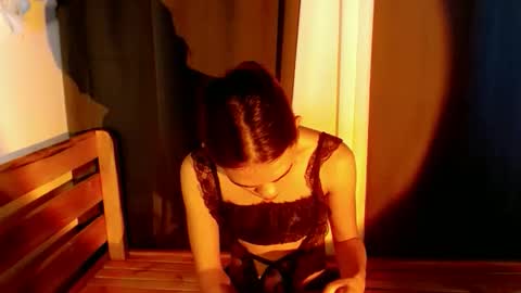 Snapshot of urgirl_leah chatting on 10.17.25 Leah online show from 10.17.25