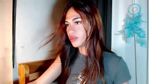 Snapshot of urgirl_leah chatting on 11.17.25 Leah online show from 11.17.25