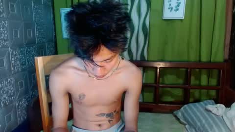 Snapshot of urguy_xian chatting on 02.04.25 xian online show from 02.04.25