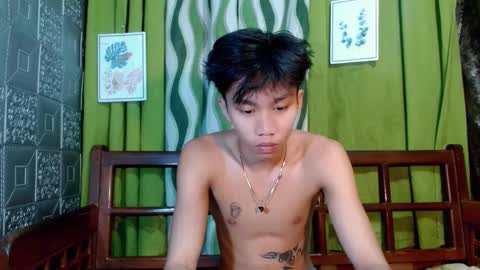 Snapshot of urguy_xian chatting on 02.10.25 xian online show from 02.10.25