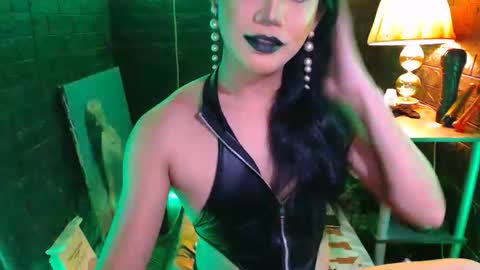 queen norelle online show from 10.13.25
