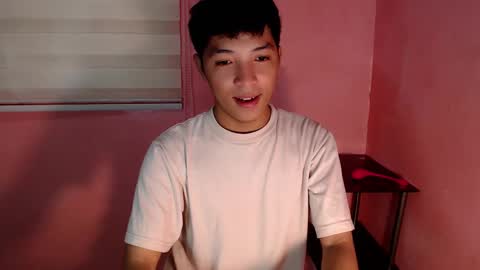 Snapshot of urhotethanxx chatting on 02.14.25 Ethan online show from 02.14.25