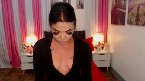 Queen Nicole online show from 02.11.25