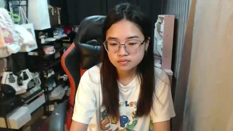 Snapshot of urlovelychinita chatting on 10.10.25 urlovelychinita online show from 10.10.25