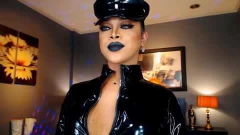 UrMajestyTyra online show from 09.30.25