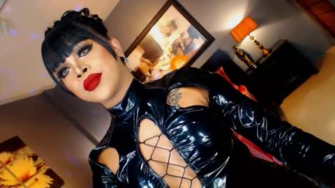 Snapshot of urmajestytyra chatting on 11.10.25 UrMajestyTyra online show from 11.10.25