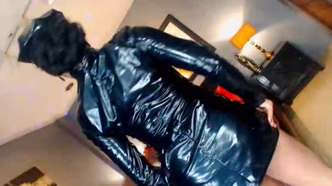 Snapshot of urmajestytyra chatting on 11.12.25 UrMajestyTyra online show from 11.12.25