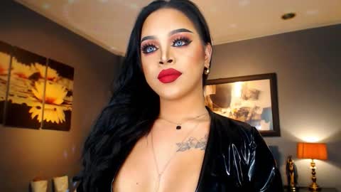 Snapshot of urmajestytyra chatting on 11.14.25 UrMajestyTyra online show from 11.14.25