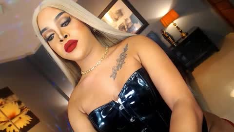 Snapshot of urmajestytyra chatting on 11.19.25 UrMajestyTyra online show from 11.19.25